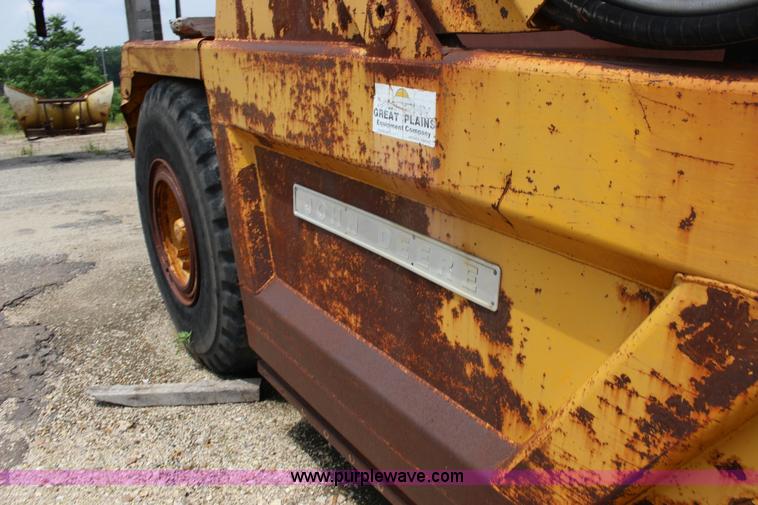 image for item F7983 John Deere 762 elevating scraper