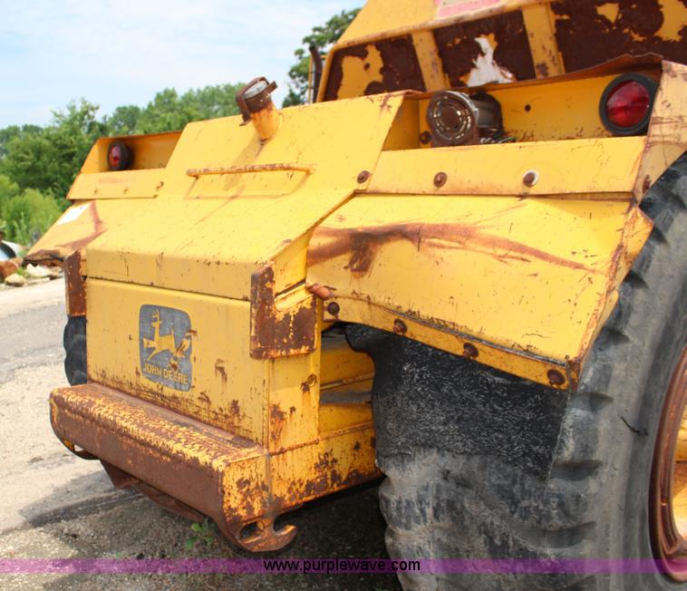 image for item F7983 John Deere 762 elevating scraper