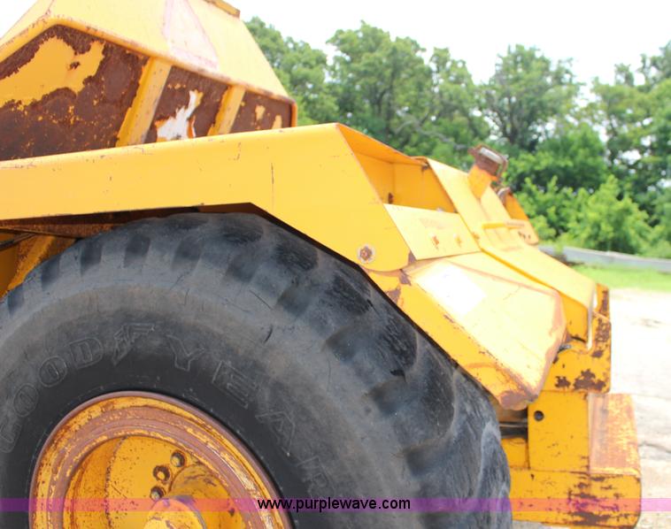 image for item F7983 John Deere 762 elevating scraper