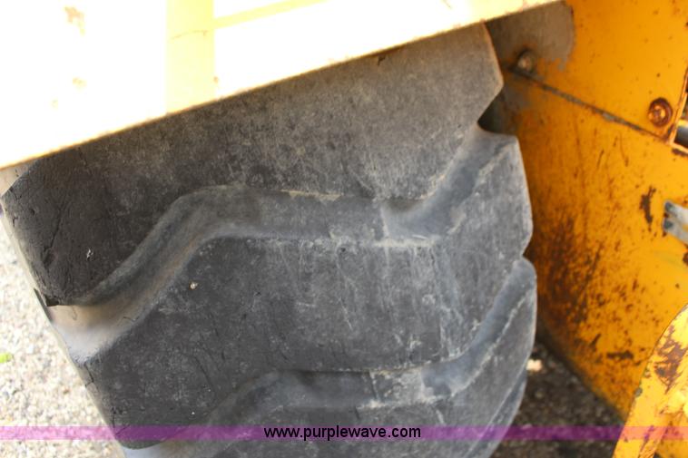 image for item F7983 John Deere 762 elevating scraper