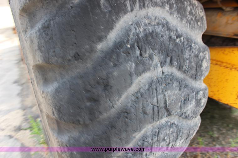 image for item F7983 John Deere 762 elevating scraper