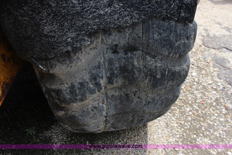 image for item F7983 John Deere 762 elevating scraper