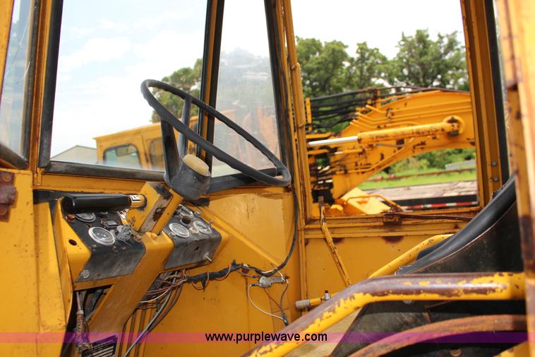 image for item F7984 1971 Allis Chalmers 840 wheel loader