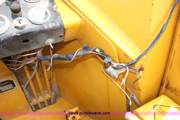 image for item F7984 1971 Allis Chalmers 840 wheel loader