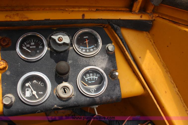 image for item F7984 1971 Allis Chalmers 840 wheel loader