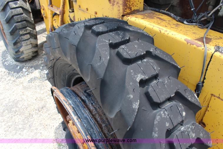 image for item F7984 1971 Allis Chalmers 840 wheel loader