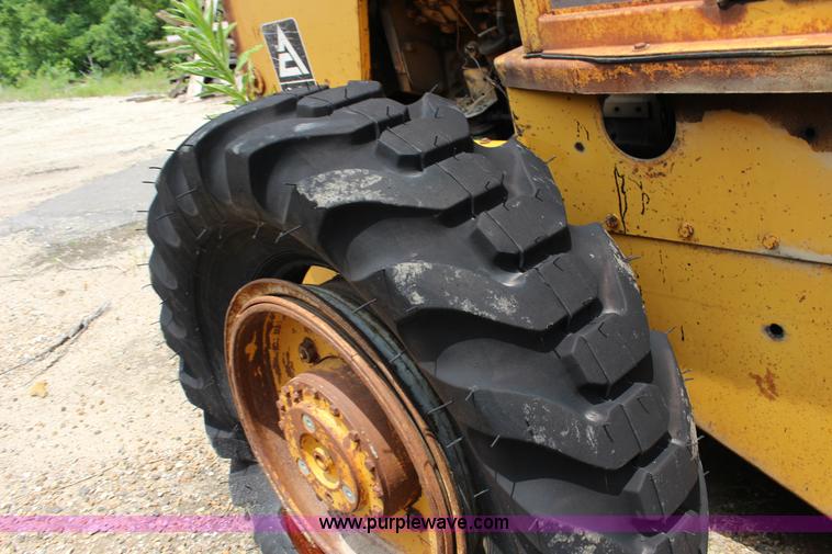 image for item F7984 1971 Allis Chalmers 840 wheel loader