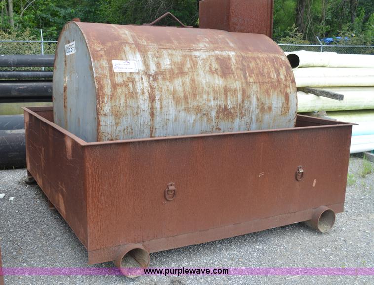 image for item G3667 1,000 gallon fuel tank