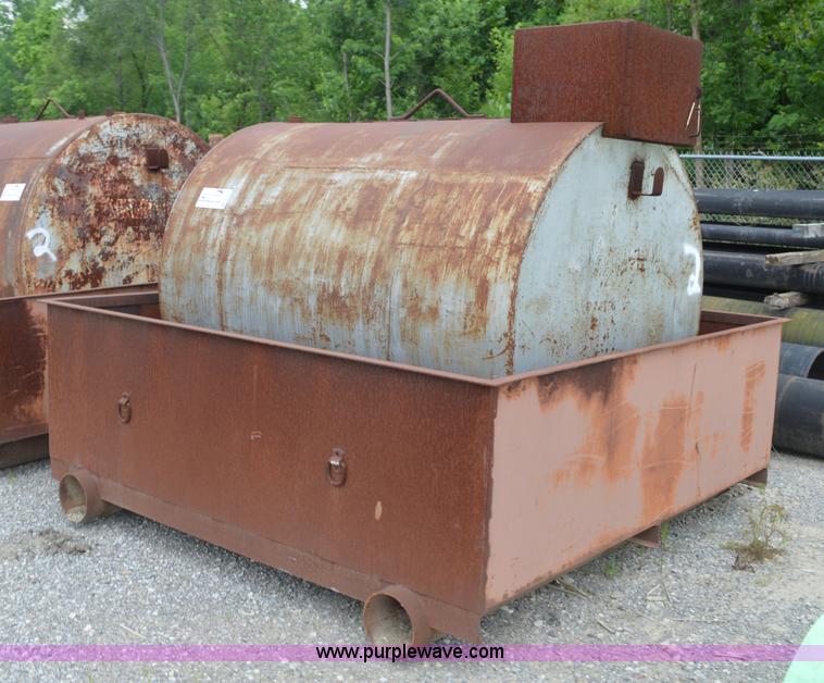 image for item G3667 1,000 gallon fuel tank