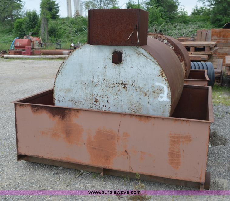image for item G3667 1,000 gallon fuel tank