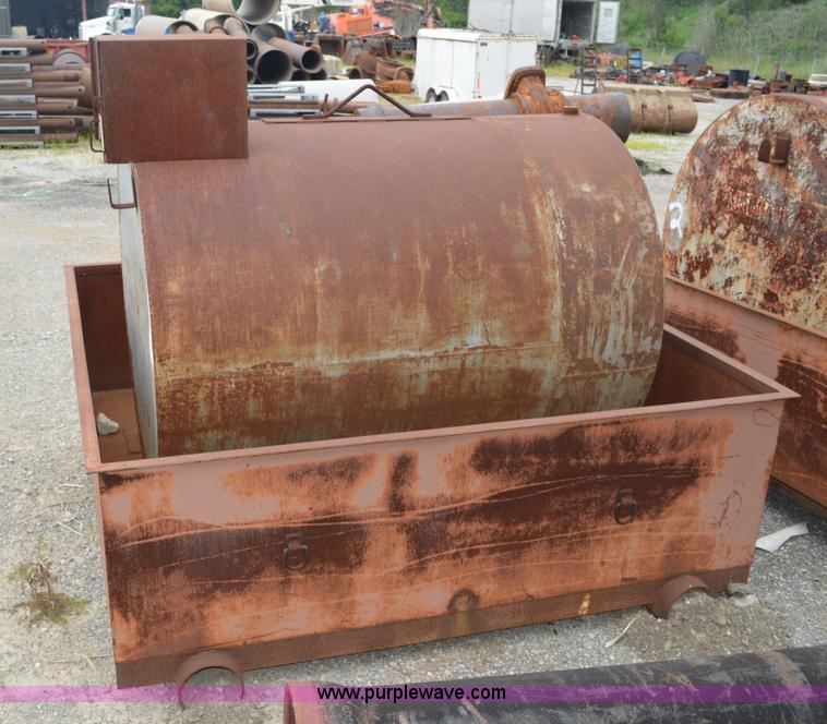 image for item G3667 1,000 gallon fuel tank