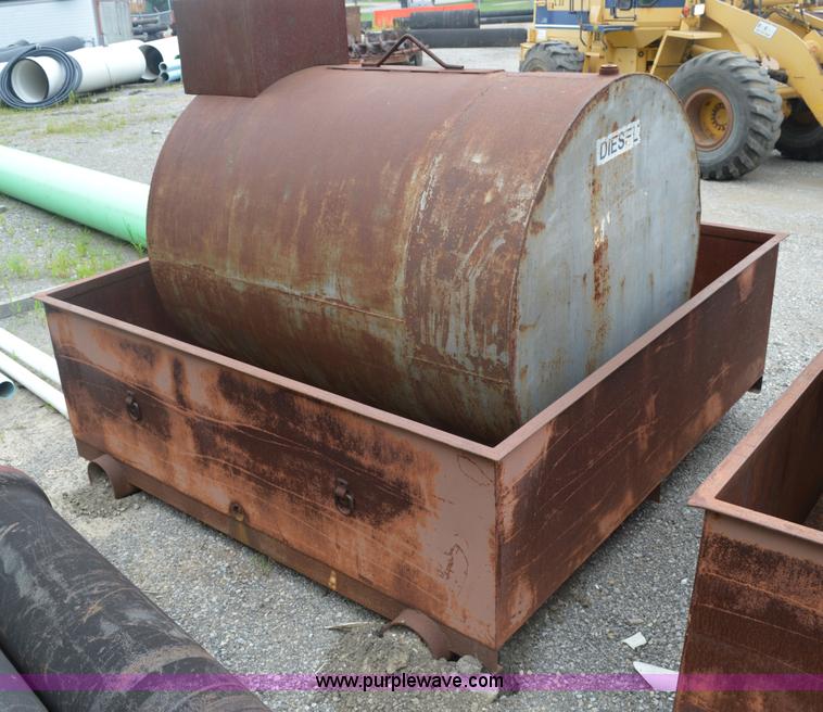 image for item G3667 1,000 gallon fuel tank