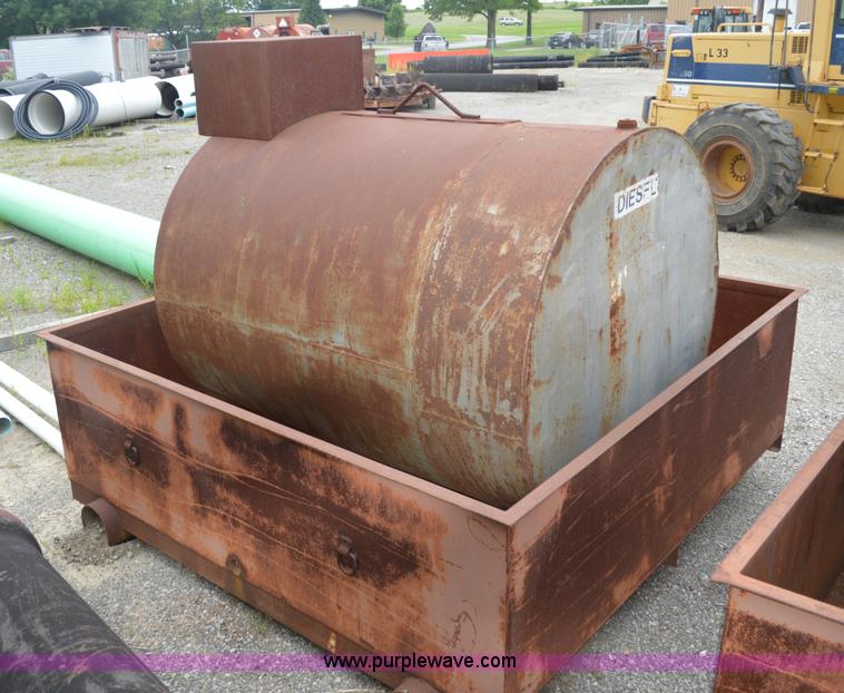 image for item G3667 1,000 gallon fuel tank