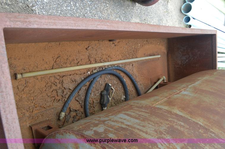 image for item G3667 1,000 gallon fuel tank