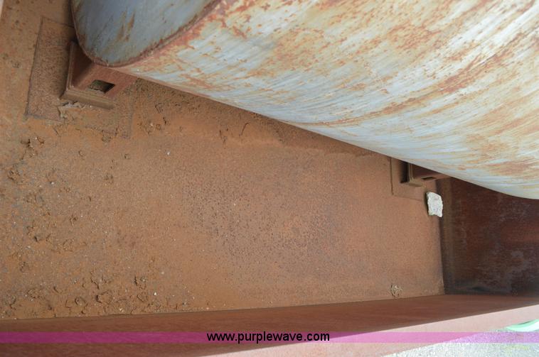 image for item G3667 1,000 gallon fuel tank