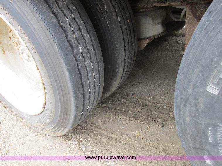 image for item H3258 1999 Trail King TK110HDG-483 equipment trailer