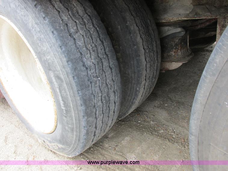 image for item H3258 1999 Trail King TK110HDG-483 equipment trailer