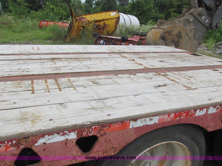 image for item H3258 1999 Trail King TK110HDG-483 equipment trailer