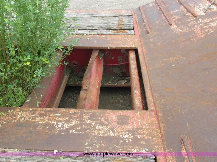 image for item H3258 1999 Trail King TK110HDG-483 equipment trailer