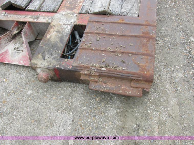 image for item H3258 1999 Trail King TK110HDG-483 equipment trailer