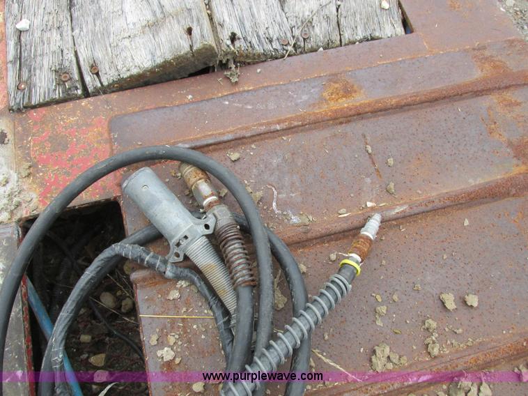 image for item H3258 1999 Trail King TK110HDG-483 equipment trailer