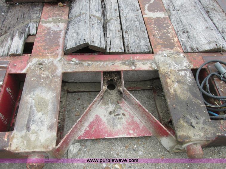 image for item H3258 1999 Trail King TK110HDG-483 equipment trailer