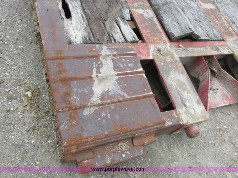 image for item H3258 1999 Trail King TK110HDG-483 equipment trailer