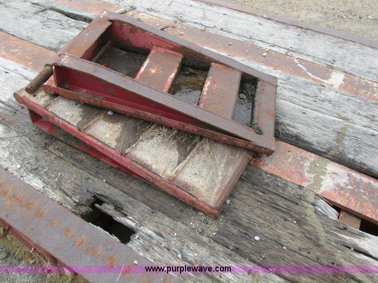 image for item H3258 1999 Trail King TK110HDG-483 equipment trailer