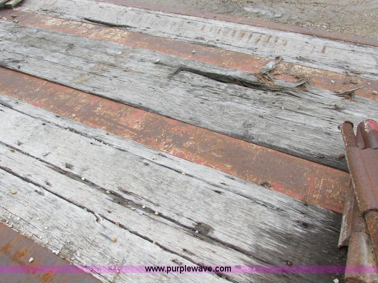 image for item H3258 1999 Trail King TK110HDG-483 equipment trailer