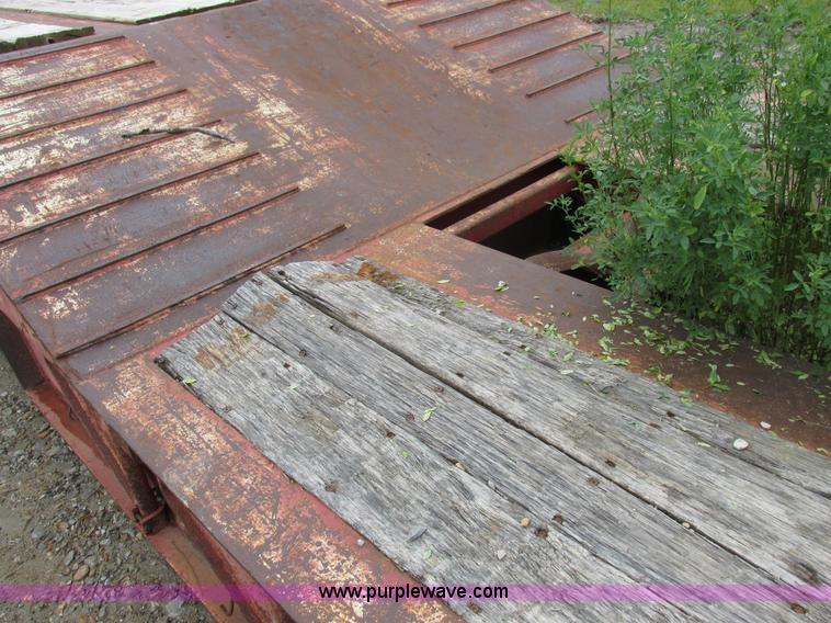 image for item H3258 1999 Trail King TK110HDG-483 equipment trailer