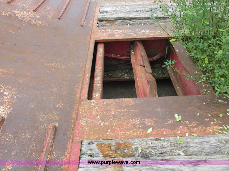 image for item H3258 1999 Trail King TK110HDG-483 equipment trailer