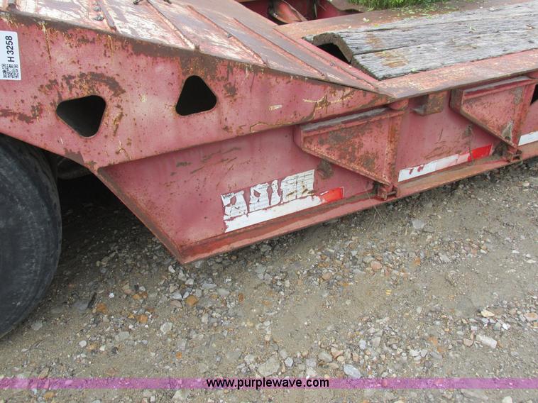 image for item H3258 1999 Trail King TK110HDG-483 equipment trailer