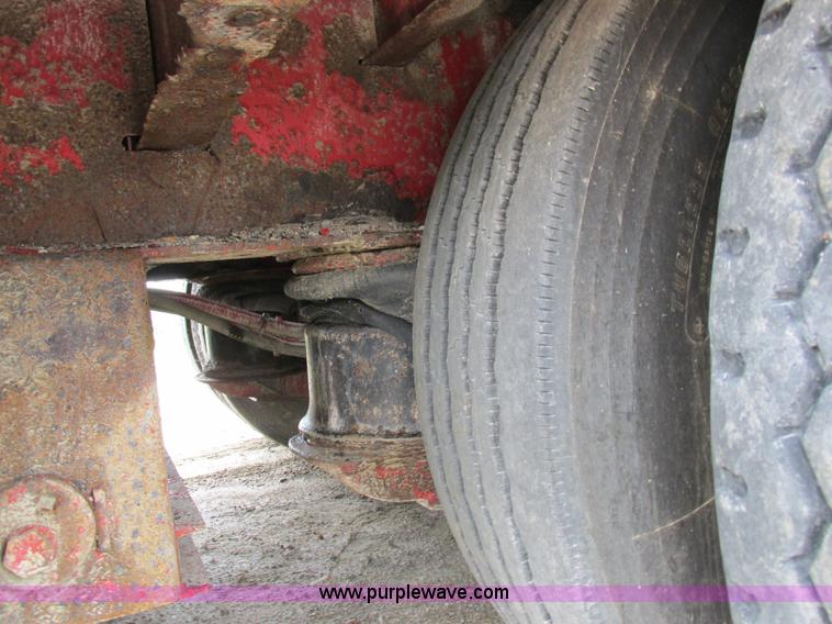 image for item H3258 1999 Trail King TK110HDG-483 equipment trailer