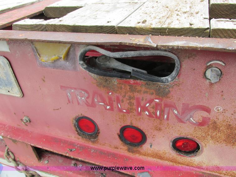 image for item H3258 1999 Trail King TK110HDG-483 equipment trailer