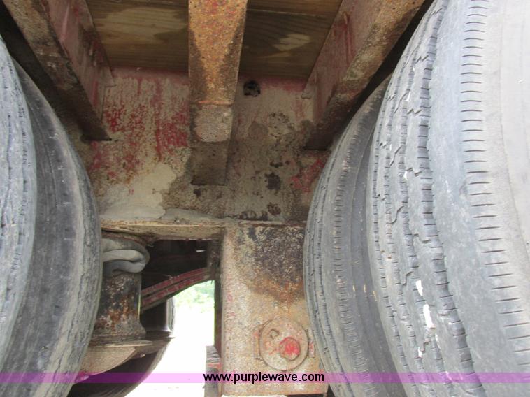 image for item H3258 1999 Trail King TK110HDG-483 equipment trailer