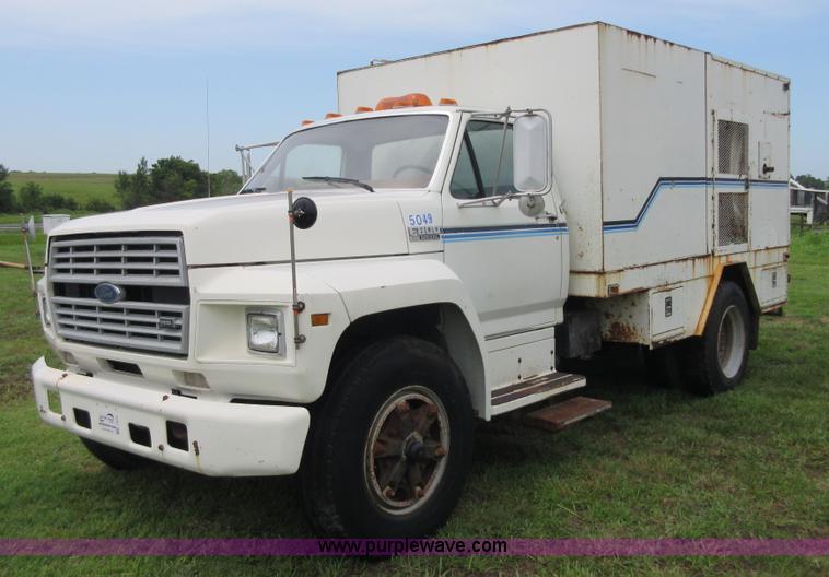 image for item I2074 1988 Ford F800 sewer jet truck