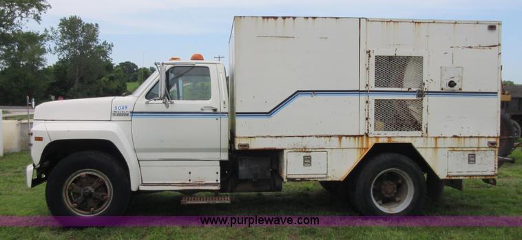image for item I2074 1988 Ford F800 sewer jet truck