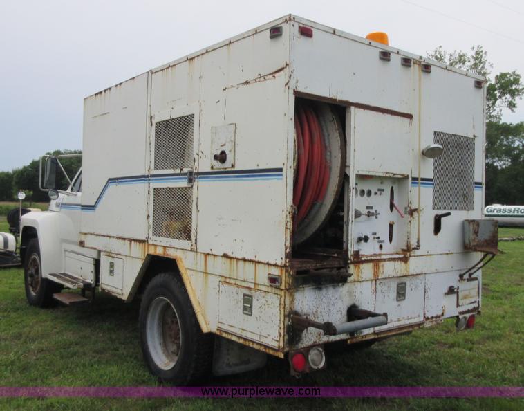 image for item I2074 1988 Ford F800 sewer jet truck