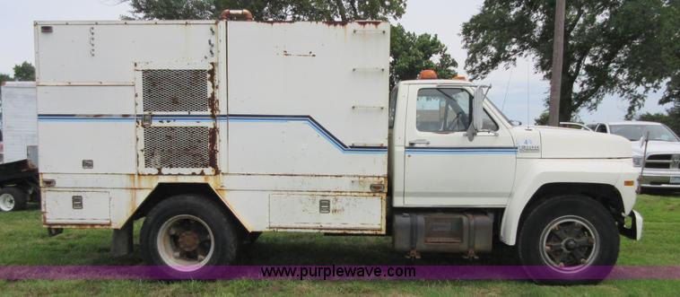 image for item I2074 1988 Ford F800 sewer jet truck