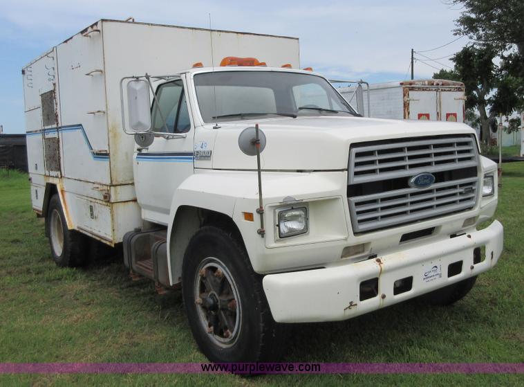 image for item I2074 1988 Ford F800 sewer jet truck