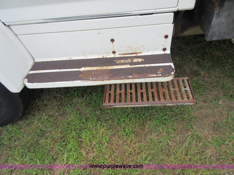 image for item I2074 1988 Ford F800 sewer jet truck