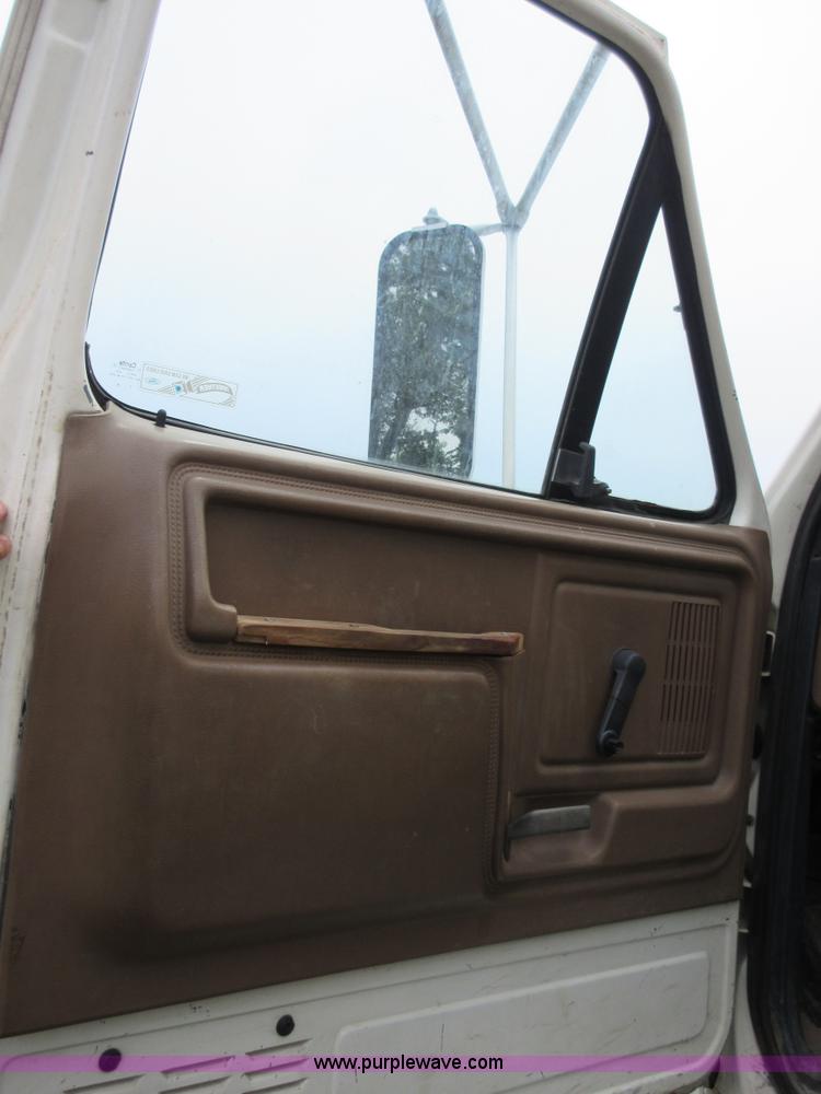 image for item I2074 1988 Ford F800 sewer jet truck