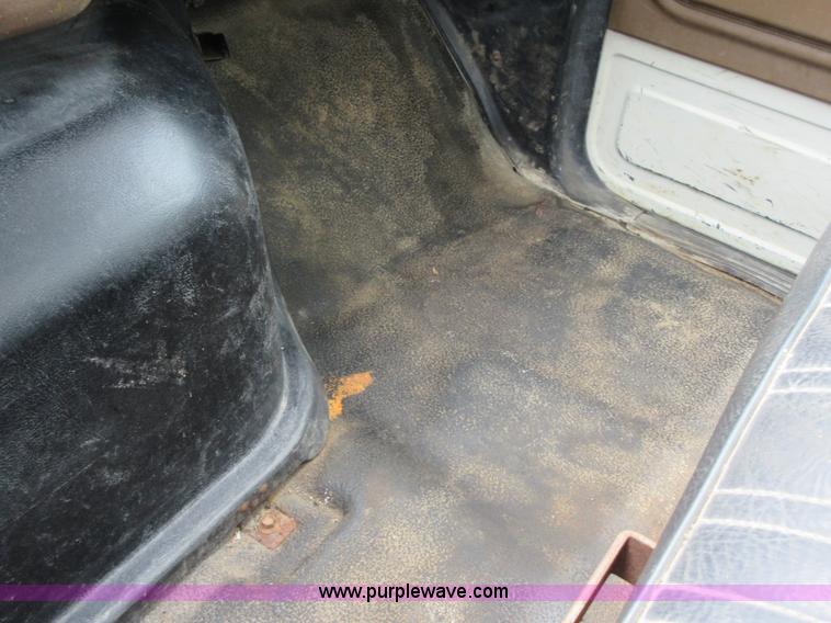 image for item I2074 1988 Ford F800 sewer jet truck