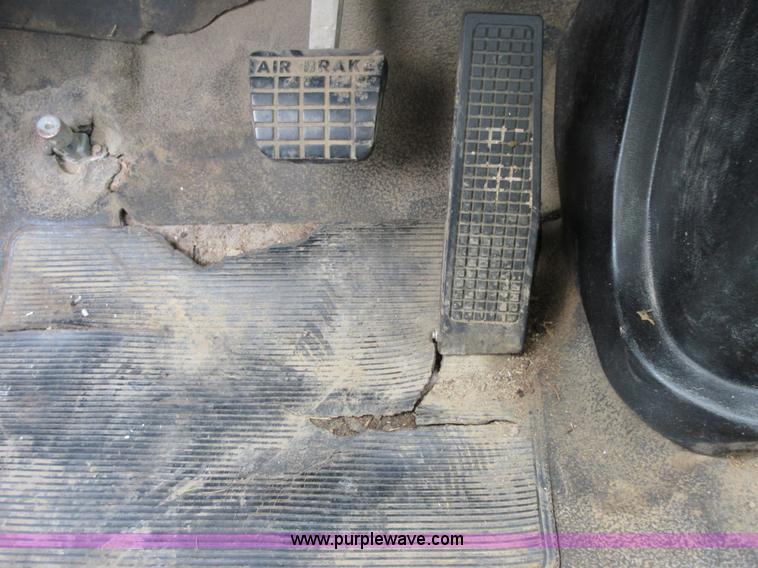 image for item I2074 1988 Ford F800 sewer jet truck