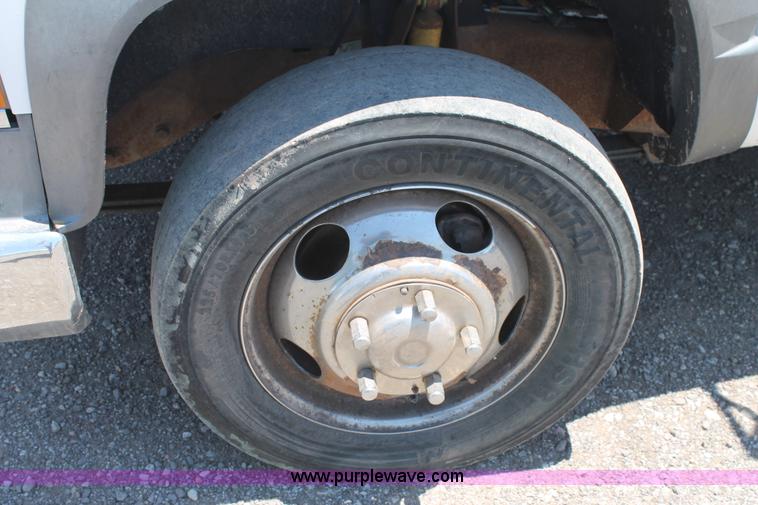 image for item J1476 1999 Chevrolet 3500HD service truck