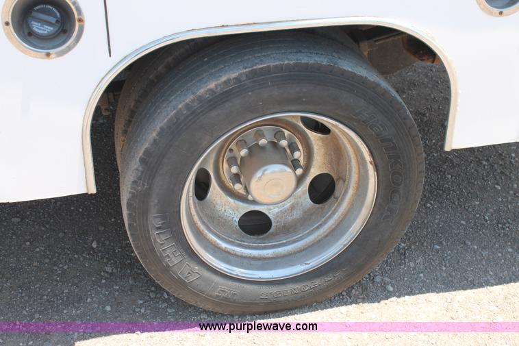 image for item J1476 1999 Chevrolet 3500HD service truck