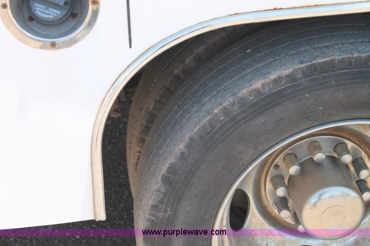 image for item J1476 1999 Chevrolet 3500HD service truck