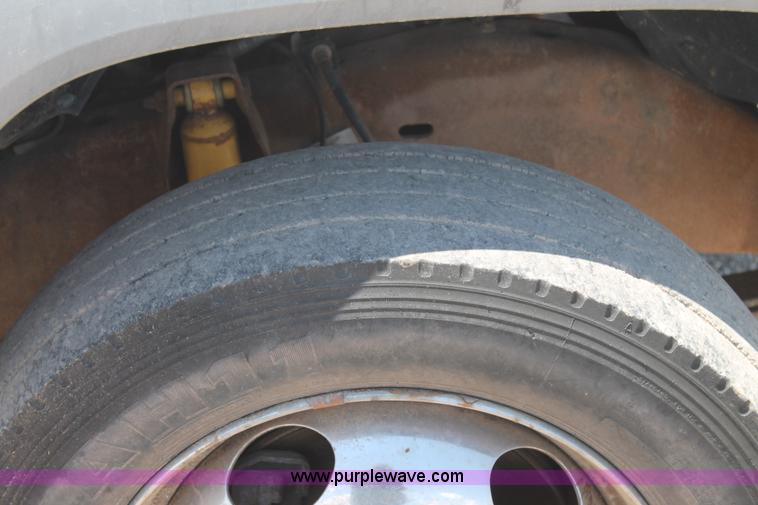 image for item J1476 1999 Chevrolet 3500HD service truck