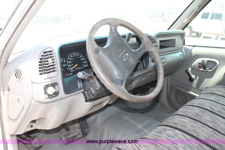 image for item J1476 1999 Chevrolet 3500HD service truck