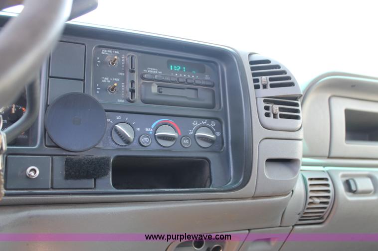 image for item J1476 1999 Chevrolet 3500HD service truck